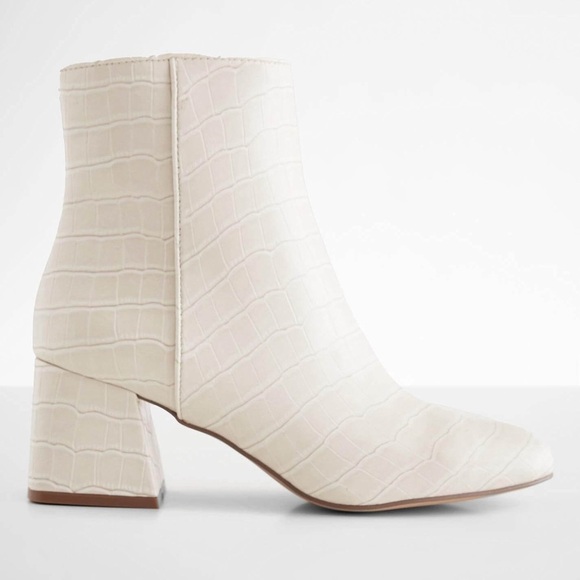 Women’s STEVE MADDEN Darma bone crocodile ankle boot- Size 9.5 - Picture 3 of 8